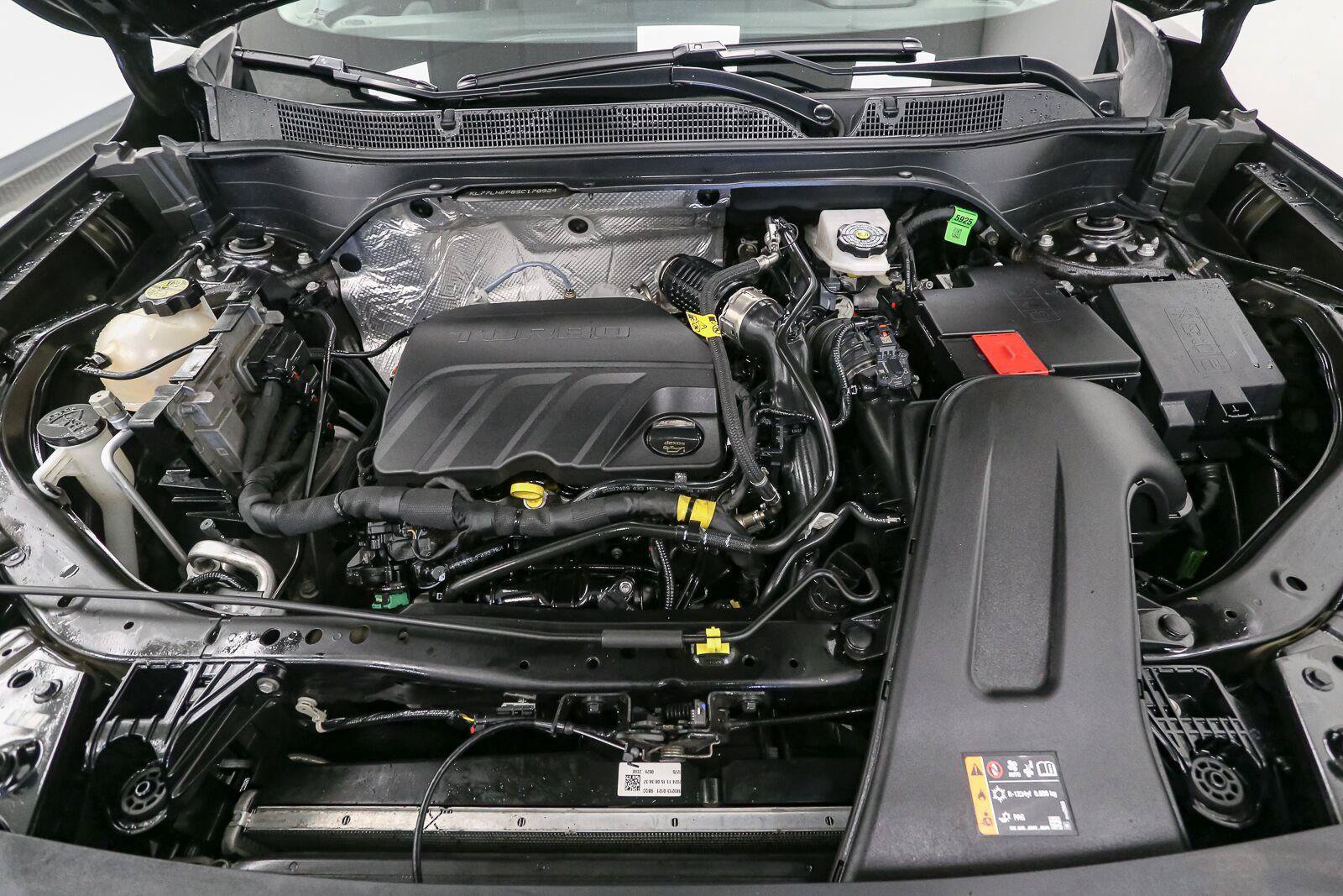 Used 2025 Chevrolet Trax LT FWD image 13