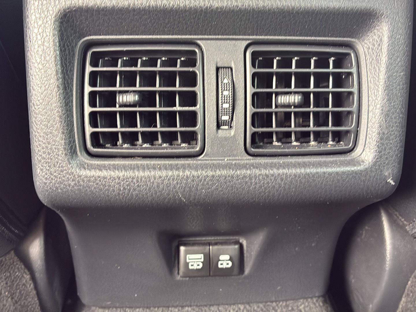Used 2025 Toyota Camry SE FWD image 19