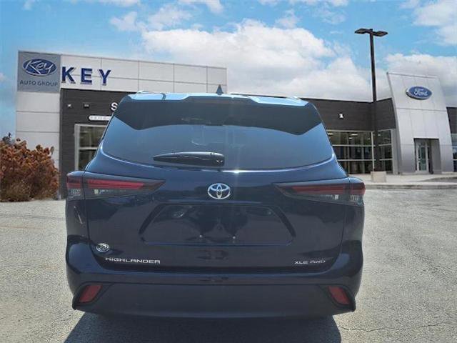 Used 2024 Toyota Highlander XLE image 4