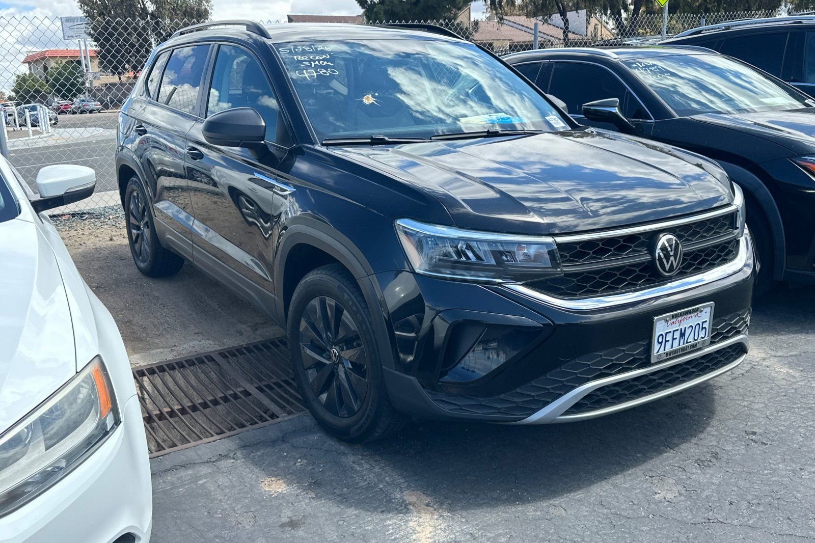 Used 2023 Volkswagen Taos S FWD image 2