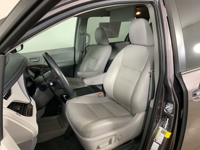 Used 2020 Toyota Sienna XLE Premium AWD/4WD image 29