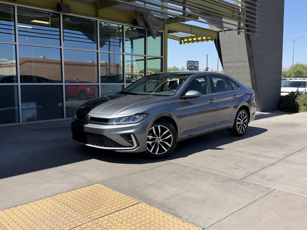 Used 2025 Volkswagen Jetta SE w/ Sunroof Package FWD image 1
