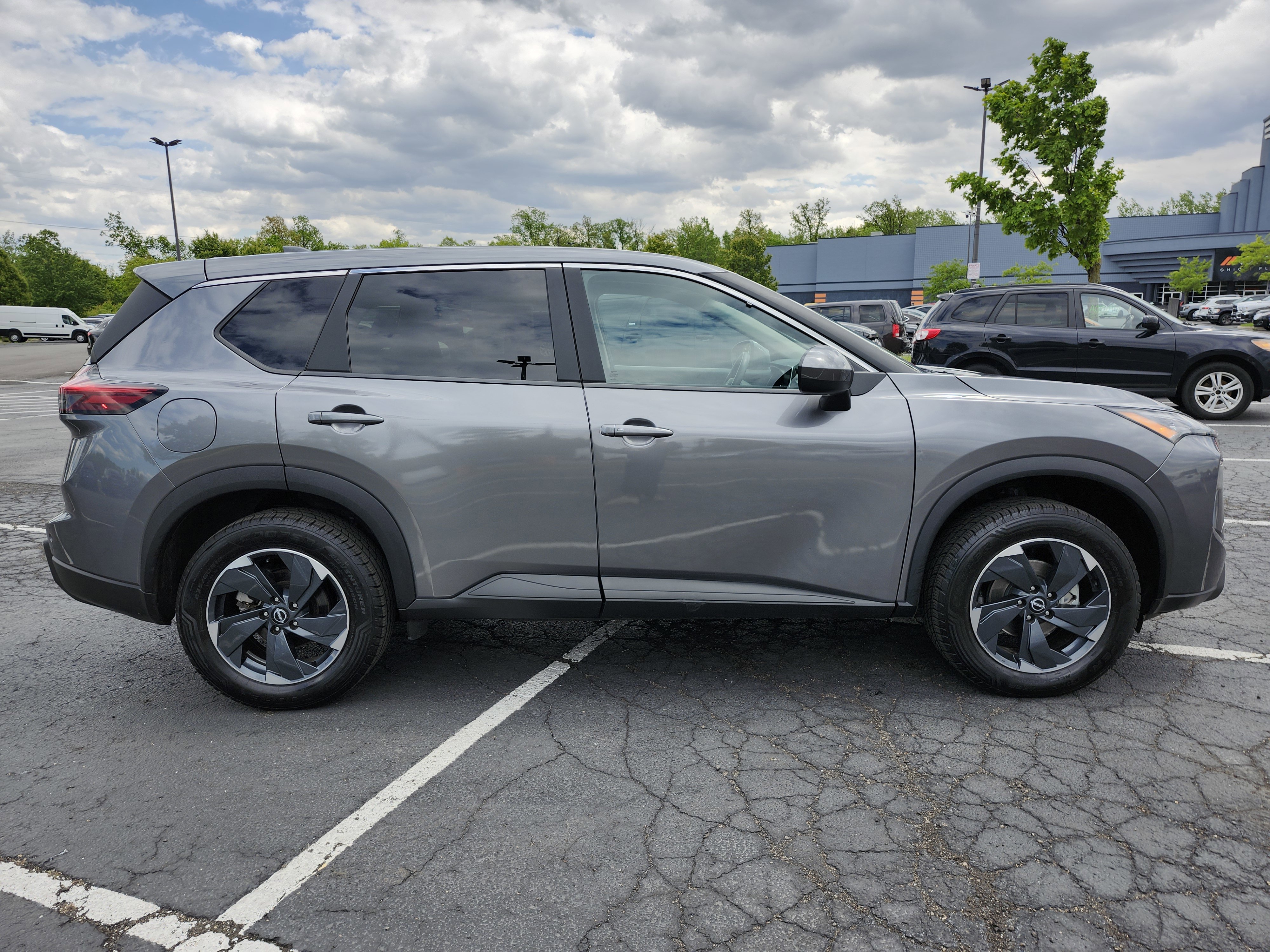 Used 2024 Nissan Rogue SV AWD/4WD image 18