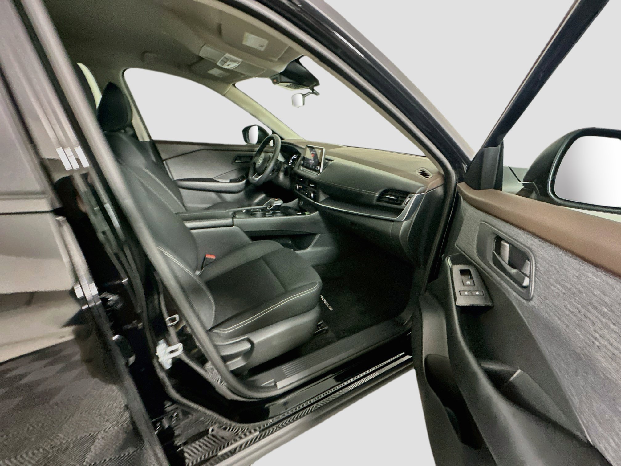 Used 2023 Nissan Rogue S FWD image 29