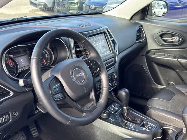 Used 2019 Jeep Cherokee Trailhawk AWD/4WD image 2