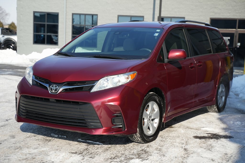Used 2018 Toyota Sienna LE image 6