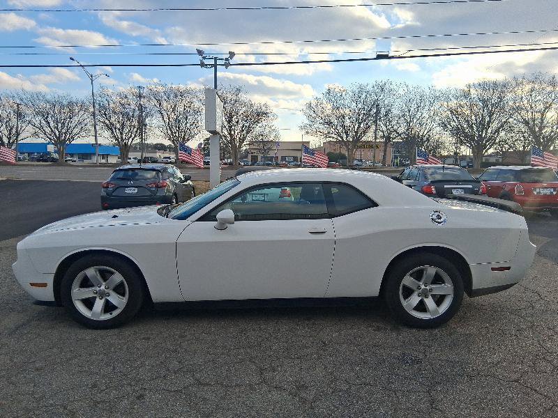 Used 2014 Dodge Challenger SXT RWD image 4