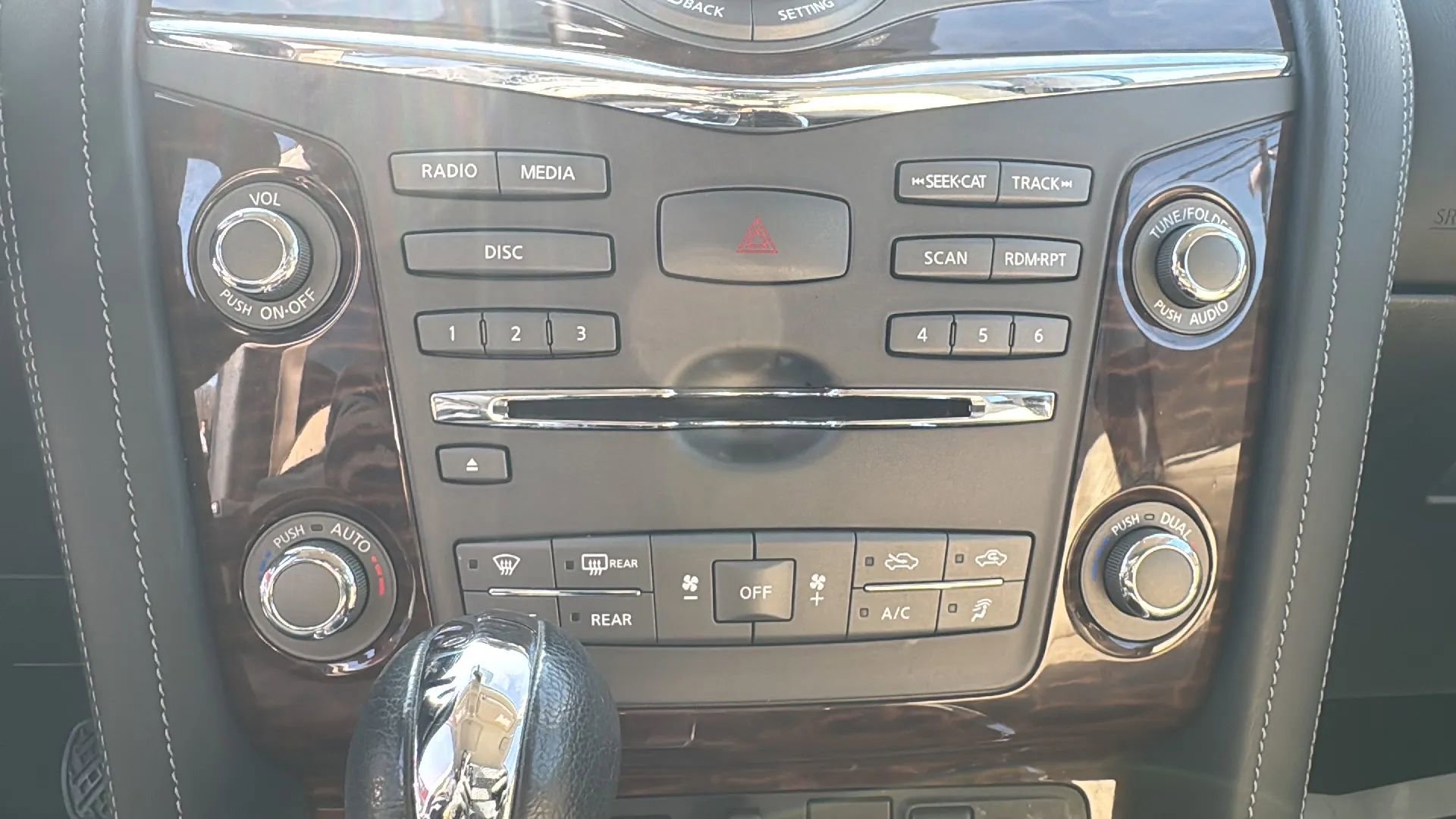 Used 2019 Nissan Armada Platinum w/ Interior Lighting Package AWD/4WD image 17