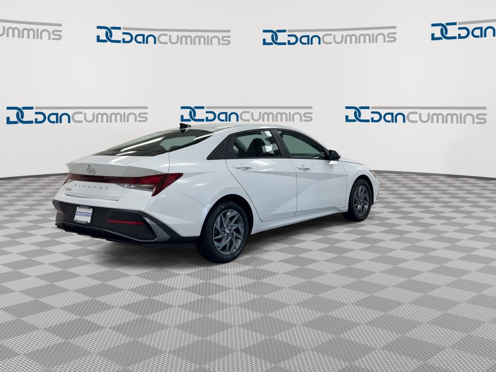 Used 2024 Hyundai Elantra SEL FWD image 8