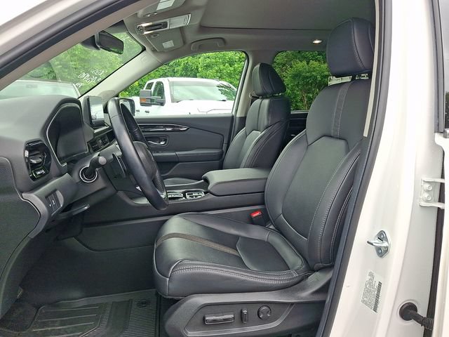 Used 2025 Honda Pilot Touring image 11