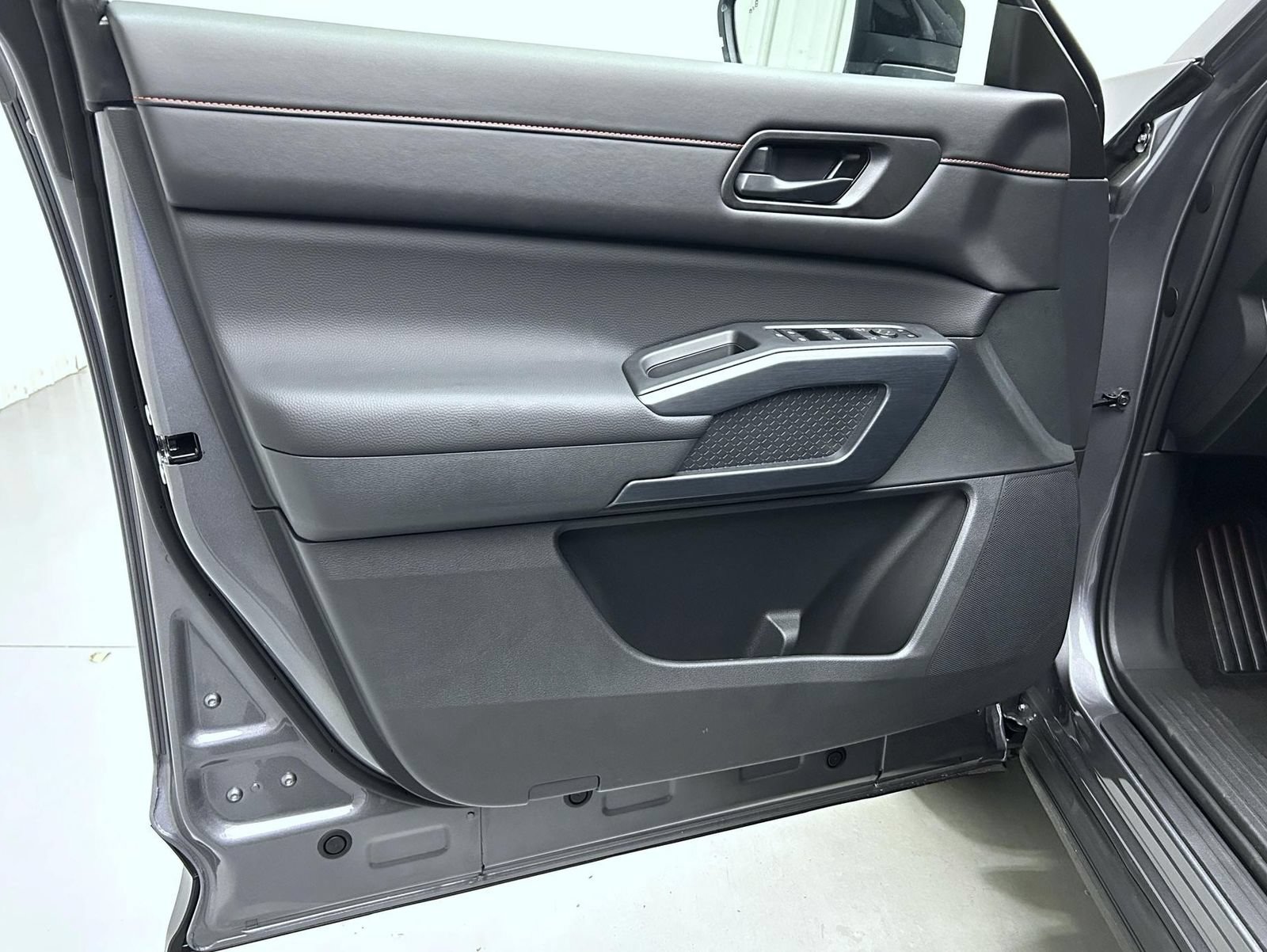 New 2026 Nissan Pathfinder Rock Creek w/ Rock Creek Premium Package AWD/4WD image 9
