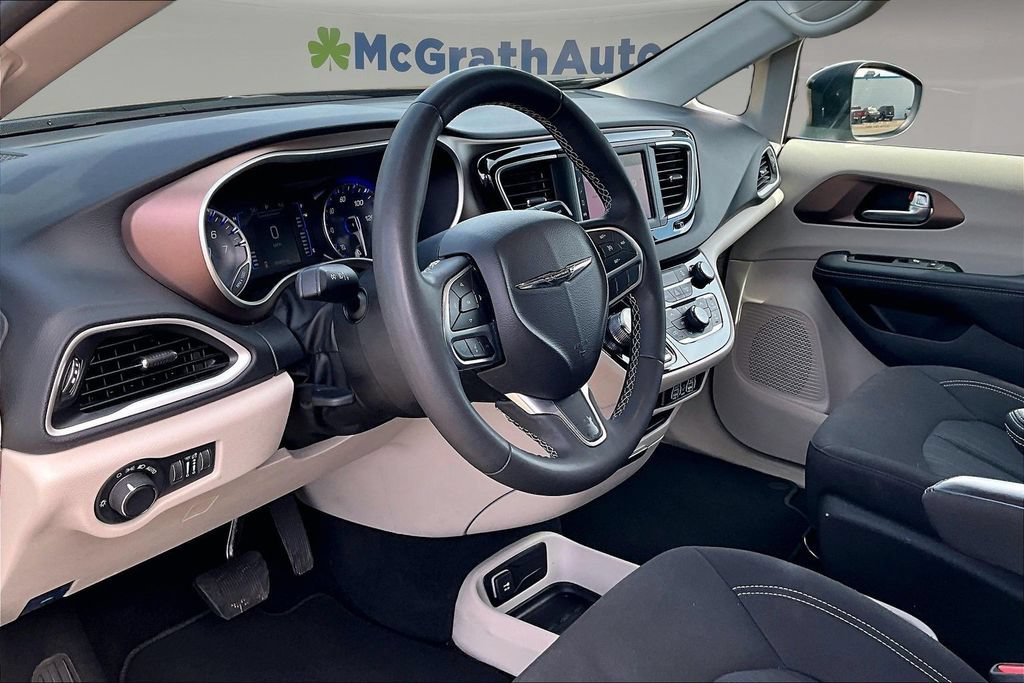Used 2024 Chrysler Voyager LX FWD image 20