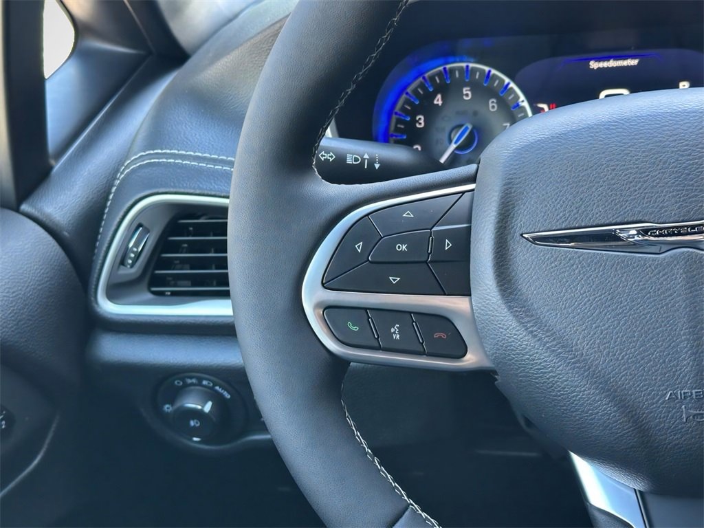 New 2026 Chrysler Pacifica Select image 9