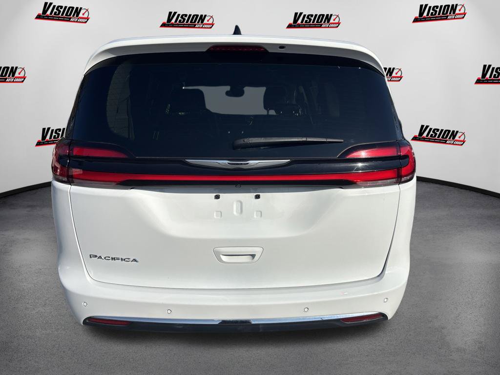 Used 2024 Chrysler Pacifica Touring-L FWD image 8