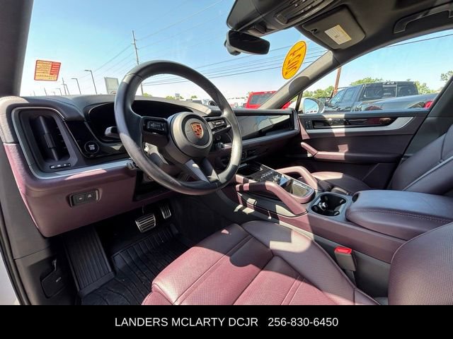 Used 2024 Porsche Cayenne S AWD/4WD image 21