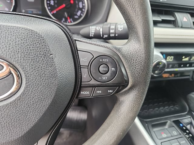 Used 2021 Toyota RAV4 XLE FWD image 16