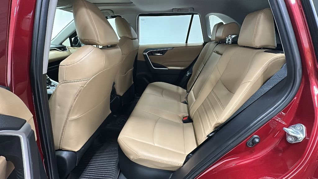 Used 2022 Toyota RAV4 XLE Premium image 12