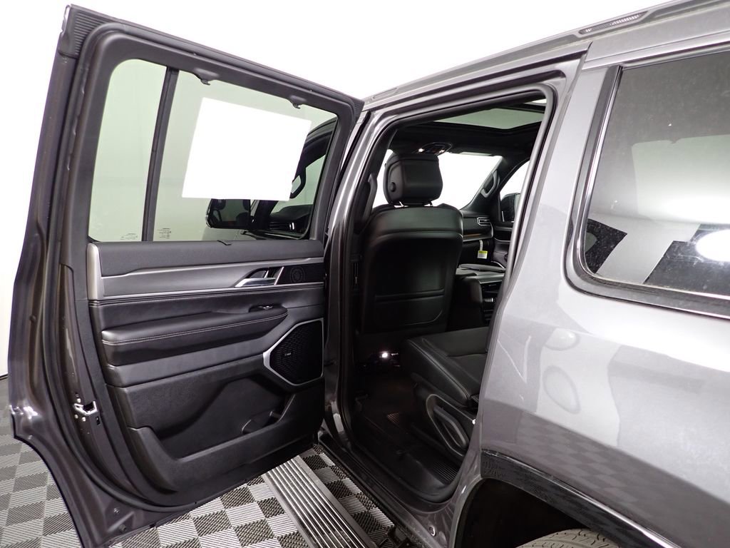 New 2026 Jeep Grand Wagoneer Limited AWD/4WD image 38