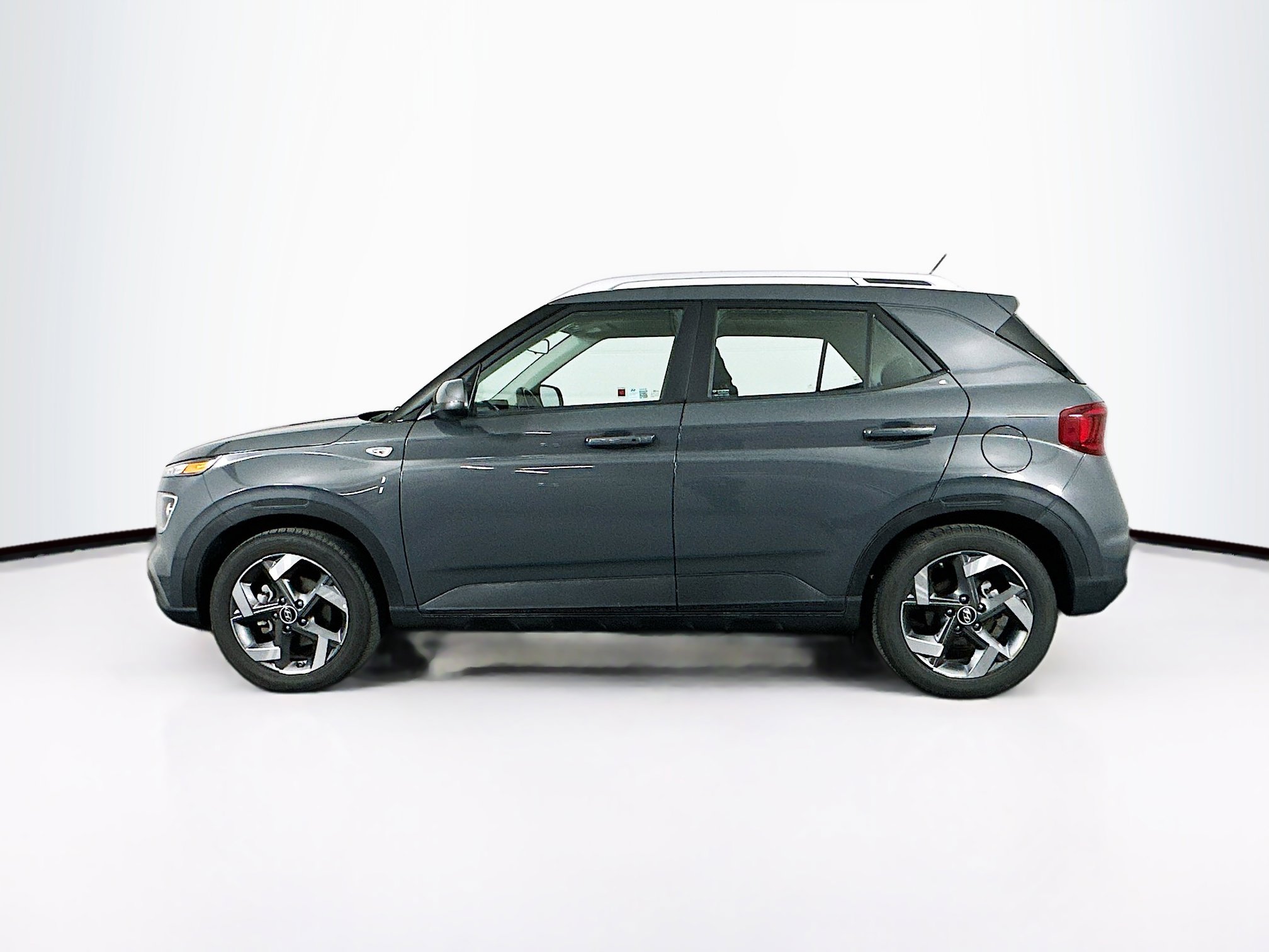 Used 2025 Hyundai Venue SEL FWD image 4