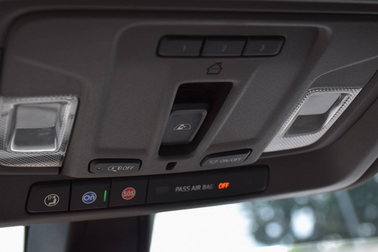 Used 2019 Chevrolet Silverado 1500 LTZ w/ LTZ Convenience Package RWD image 27