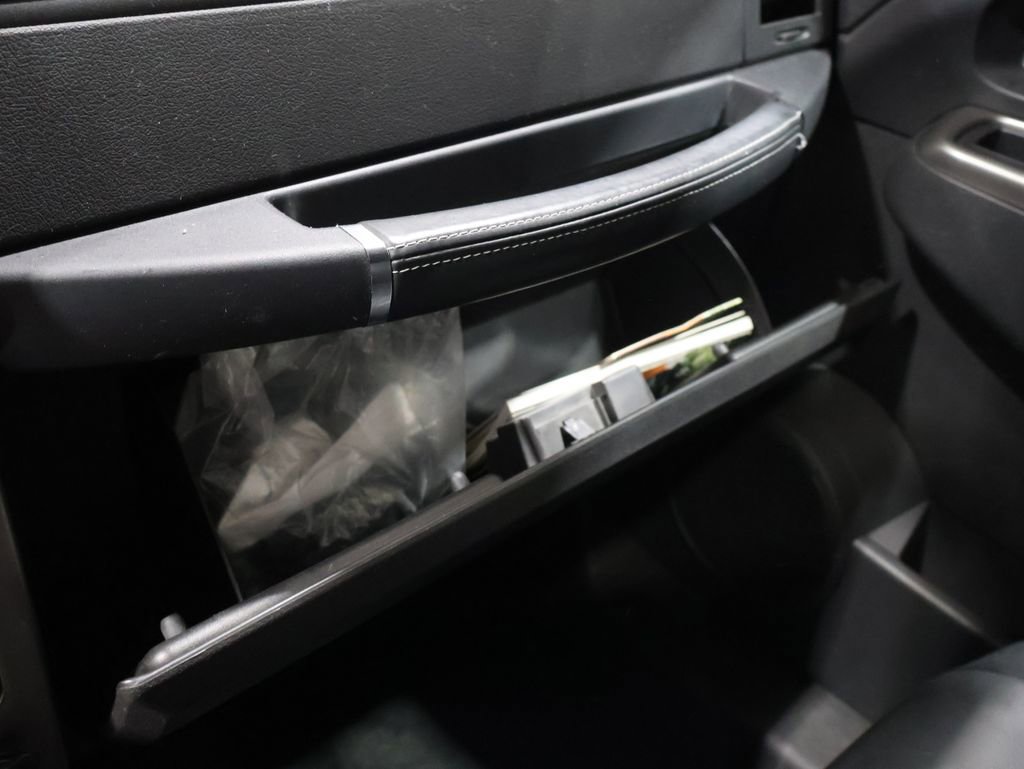 Used 2012 Jeep Liberty Limited w/ Tire & Wheel Group image 31