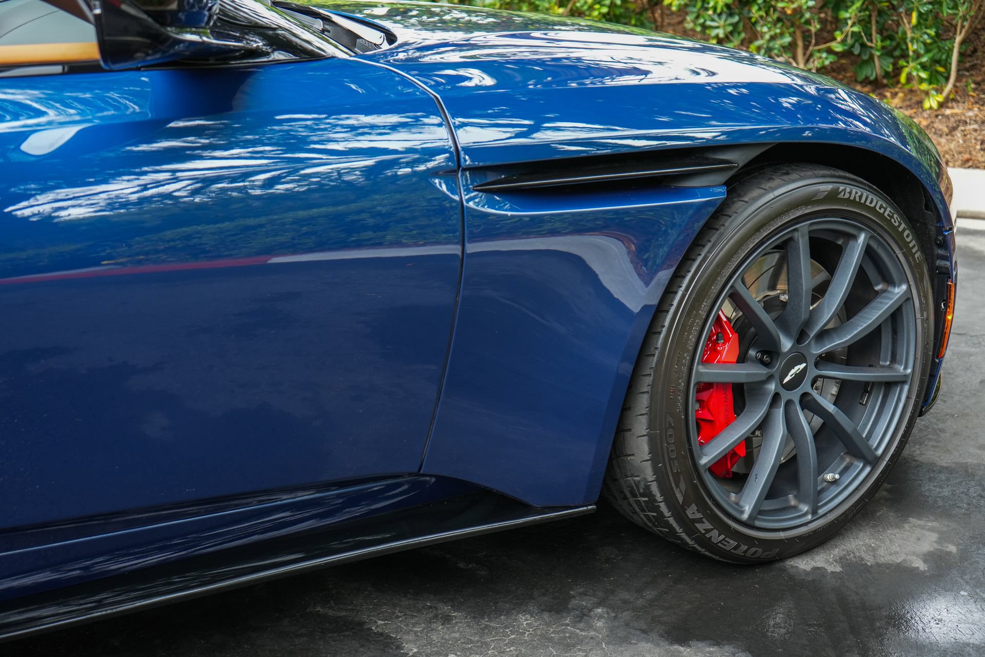 Used 2023 Aston Martin DB11 Volante RWD image 11