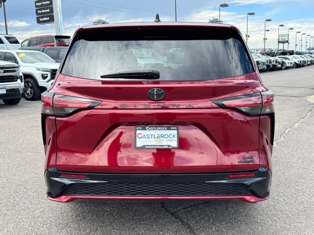 Used 2024 Toyota Sienna XSE FWD image 4