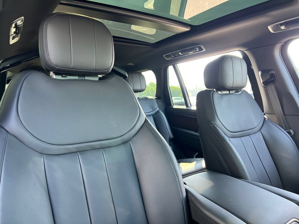 Used 2025 Land Rover Range Rover Long Wheelbase SE AWD/4WD image 29