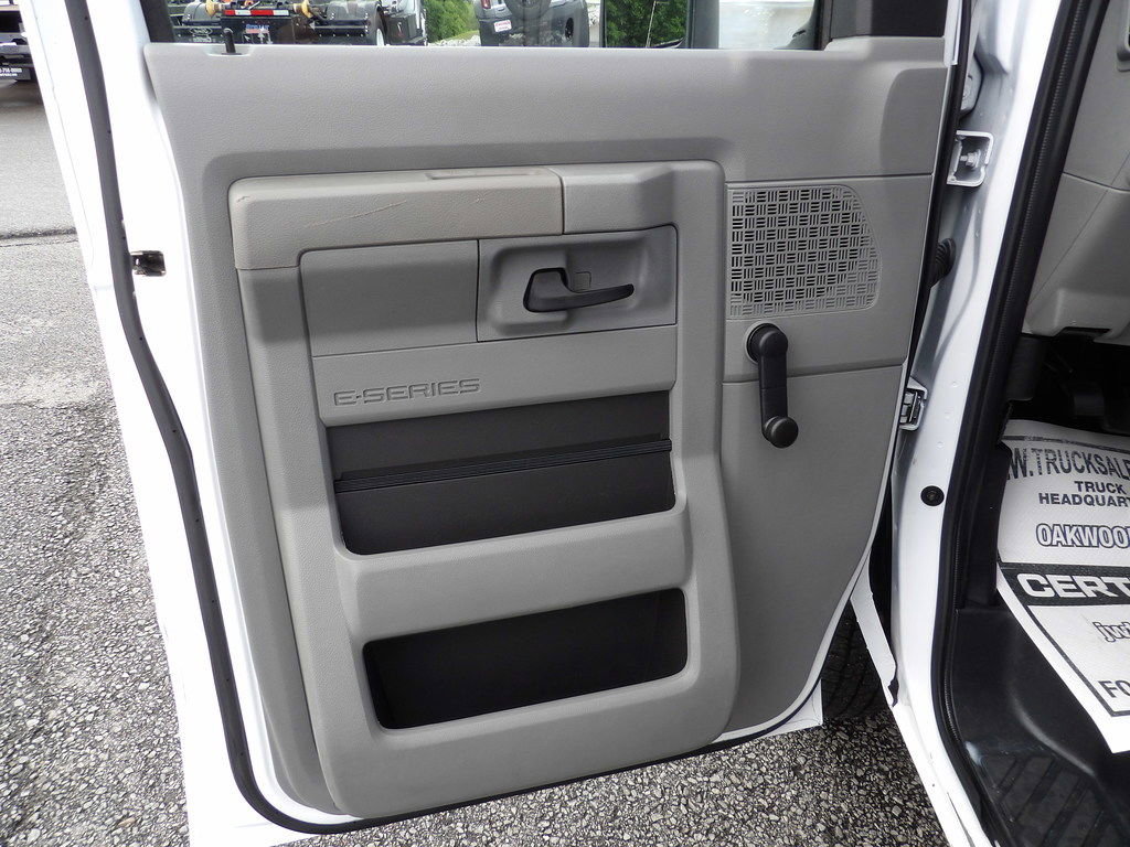 Used 2021 Ford E-350 and Econoline 350 Super Duty RWD image 14