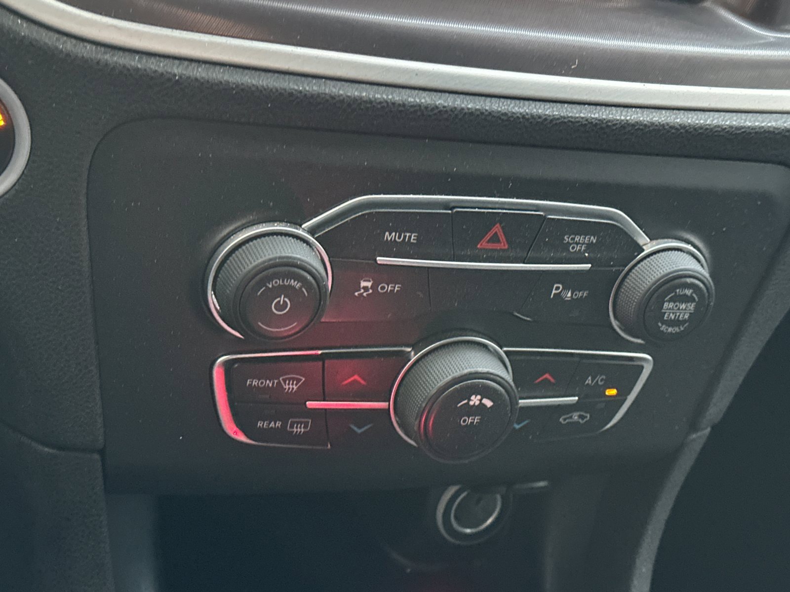 Used 2022 Dodge Charger SXT image 19