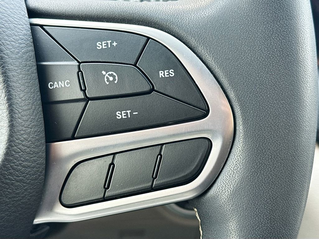 Used 2023 Chrysler Voyager LX image 10