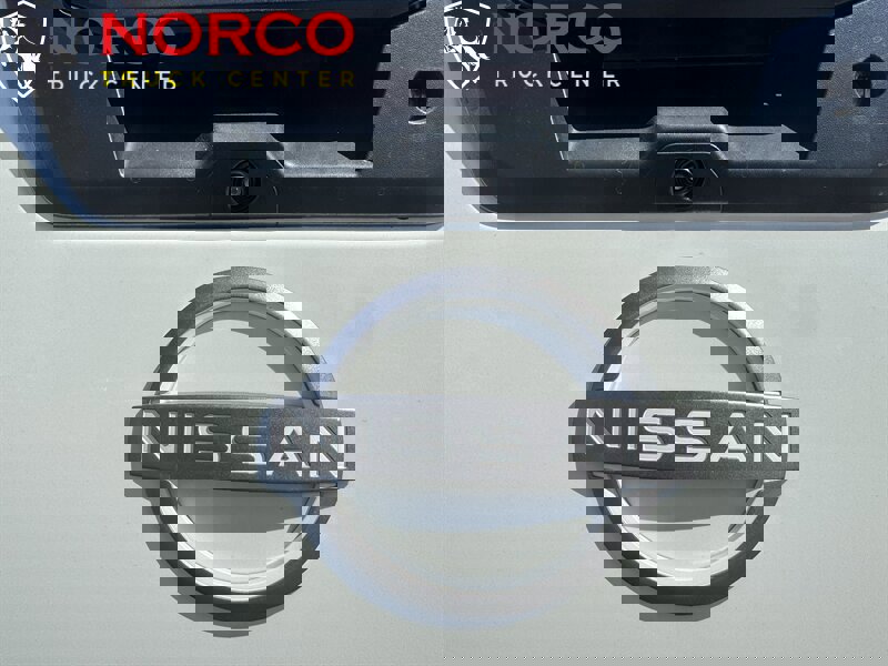 Used 2024 Nissan Frontier SV image 10