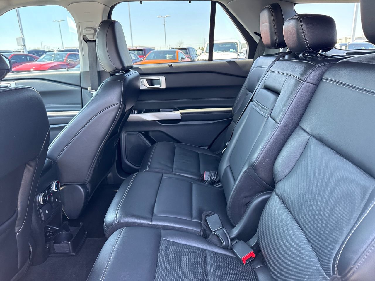 Used 2023 Ford Explorer Limited AWD/4WD image 12