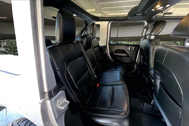 Used 2020 Jeep Wrangler Unlimited Sahara image 26