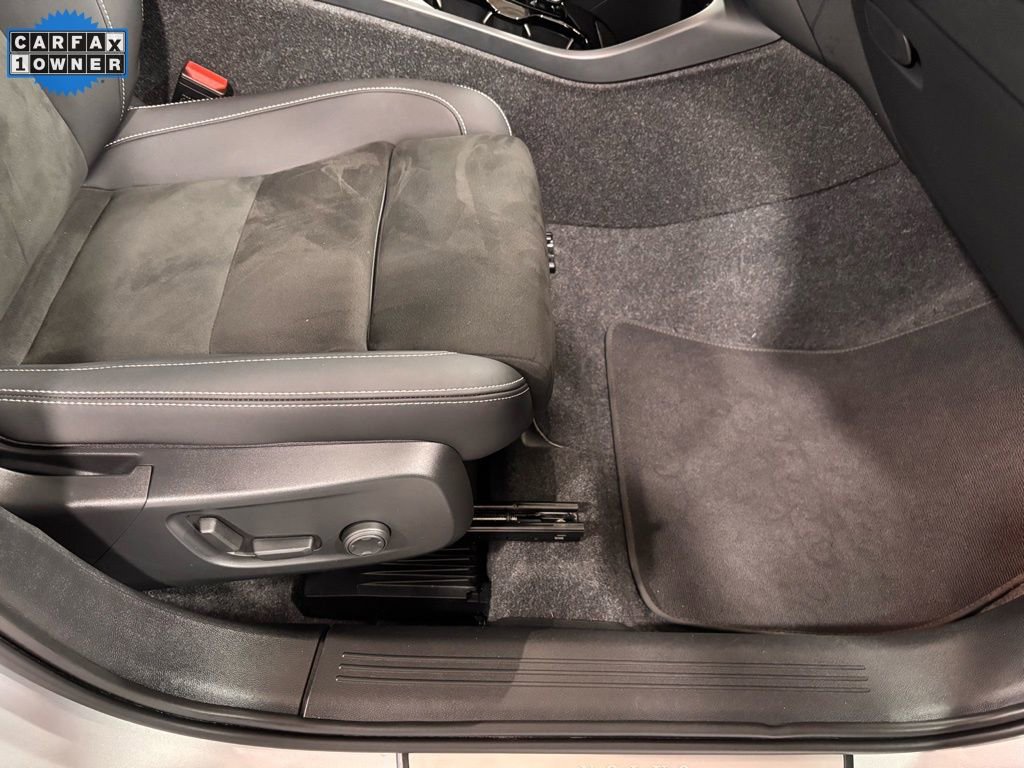 Certified 2025 Volvo XC40 B5 Plus image 18
