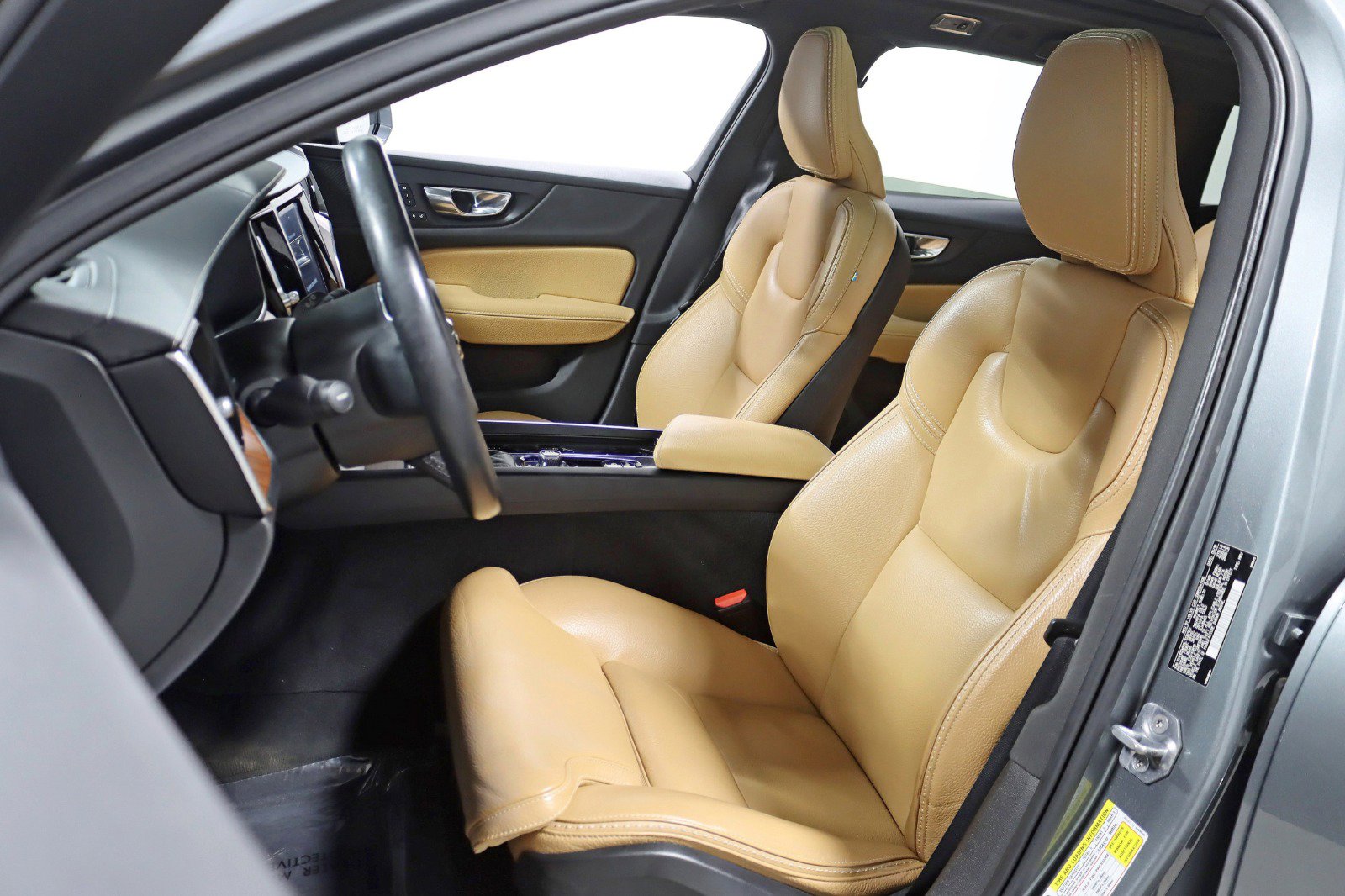 Used 2020 Volvo V60 T5 Cross Country image 27