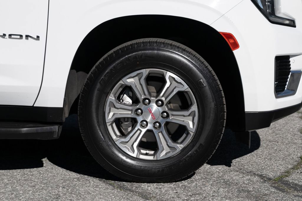 Used 2022 GMC Yukon XL SLE w/ Gmc Pro Safety Plus Package image 11