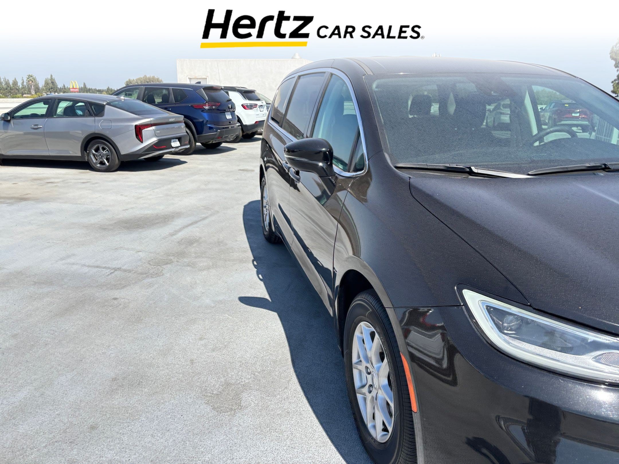 Used 2024 Chrysler Pacifica Touring-L FWD image 1