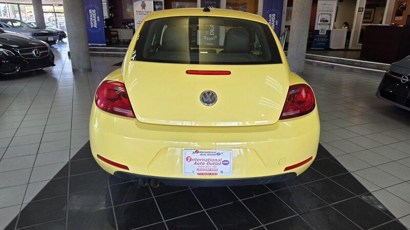 Used 2012 Volkswagen Beetle 2.5 FWD image 7