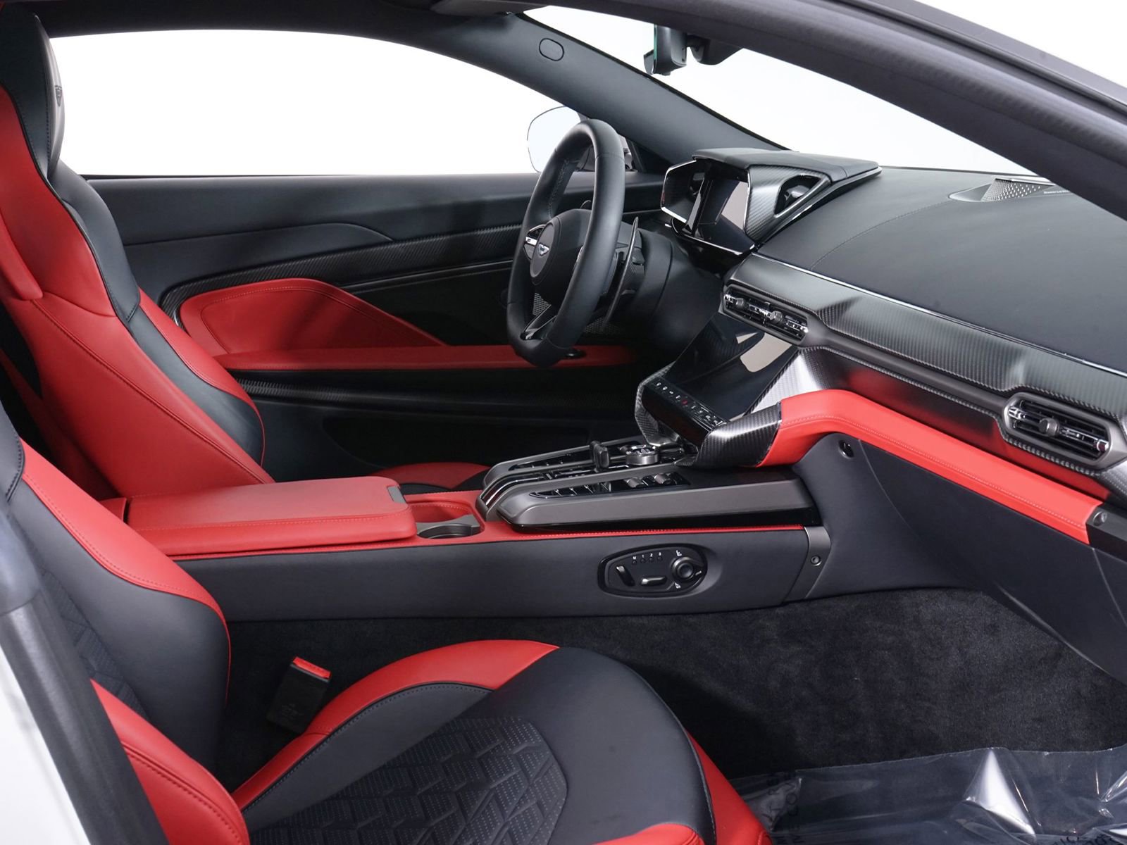 Used 2025 Aston Martin Vanquish image 31