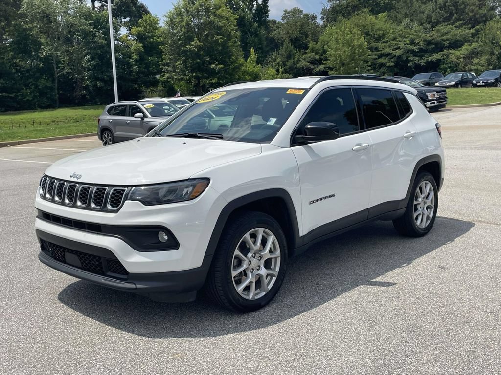 Used 2024 Jeep Compass Latitude AWD/4WD image 6