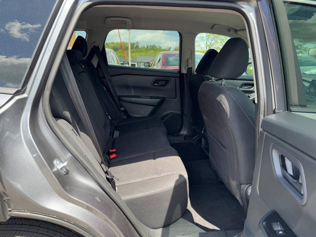 Used 2024 Nissan Rogue S FWD image 12