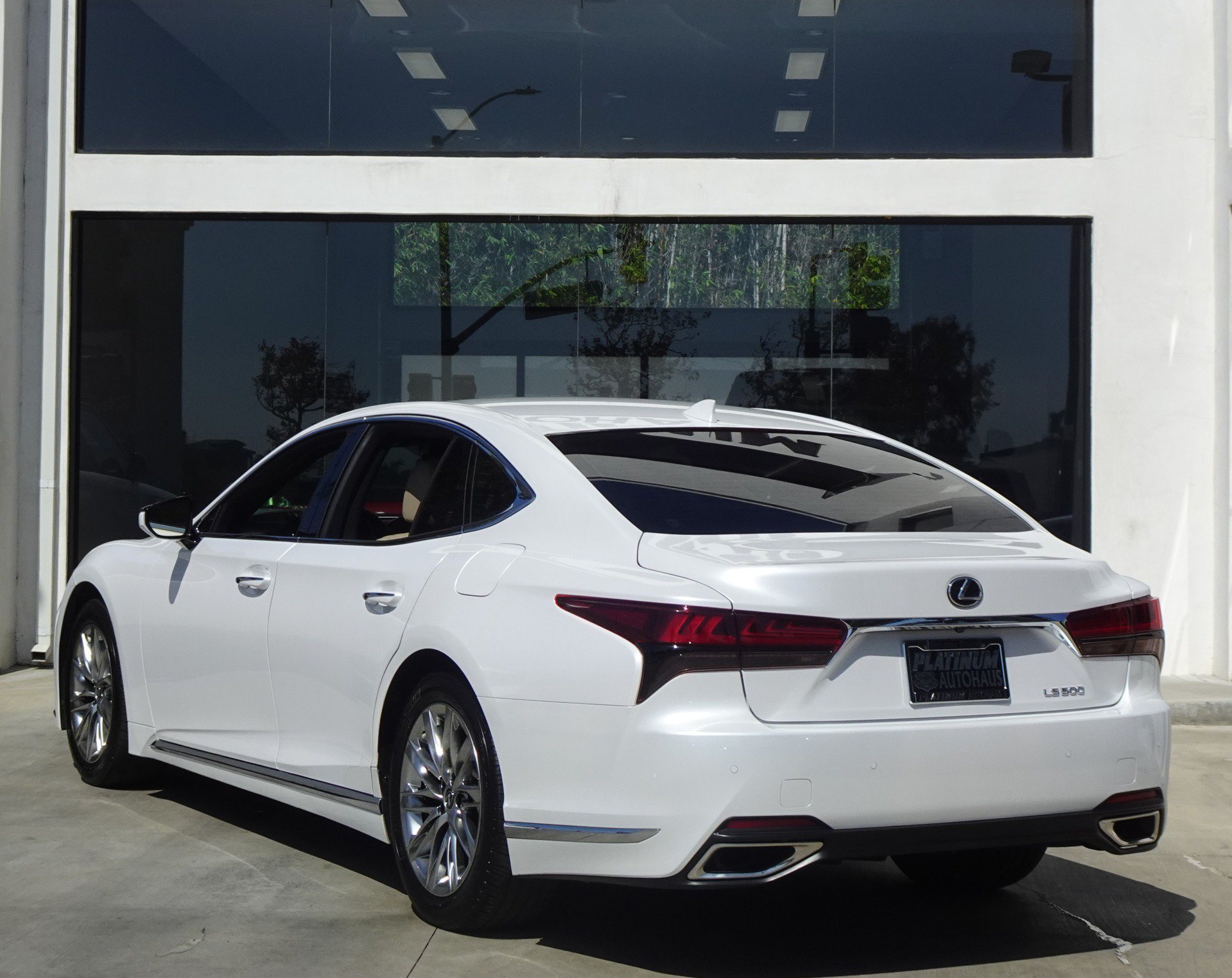 Used 2021 Lexus LS 500 RWD image 4