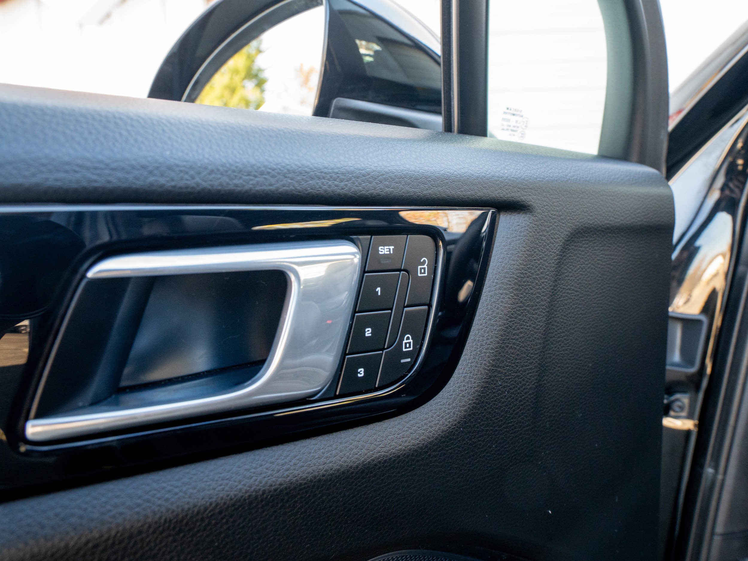 Certified 2023 Porsche Cayenne Platinum Edition image 26