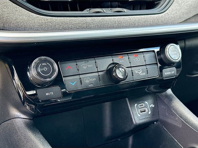 Used 2024 Jeep Compass Latitude image 15