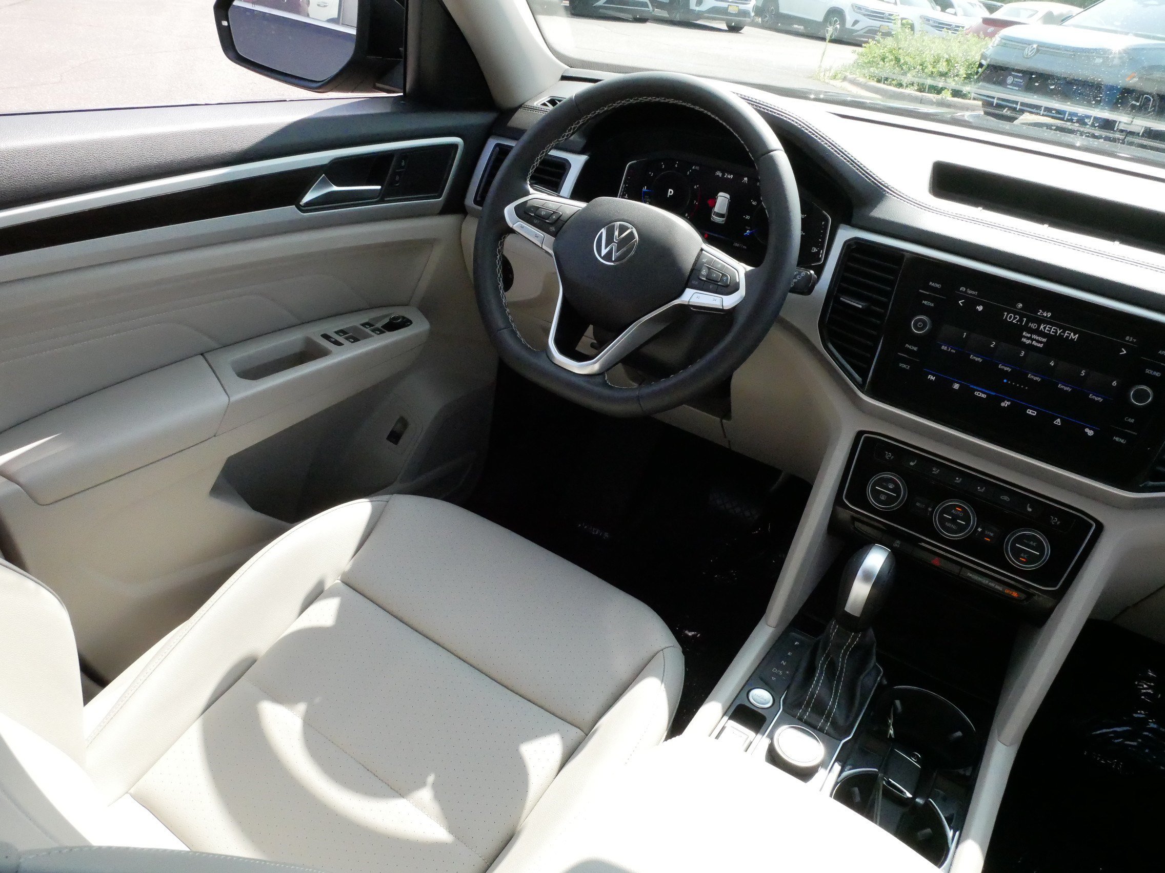 Certified 2023 Volkswagen Atlas SE w/ Panoramic Sunroof Package AWD/4WD image 9
