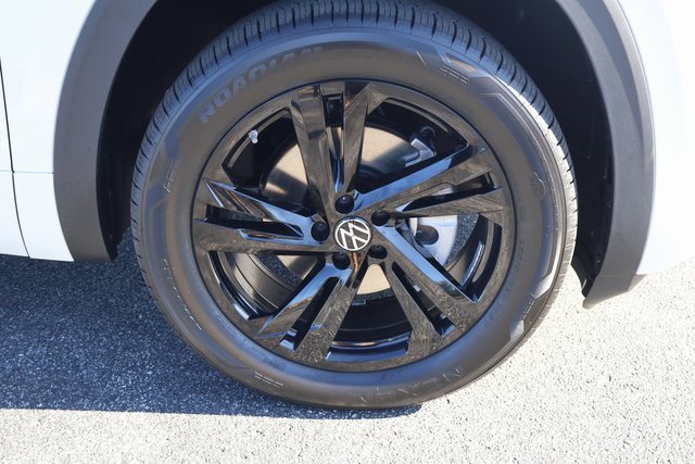 New 2026 Volkswagen Atlas Cross Sport SEL R-Line image 11