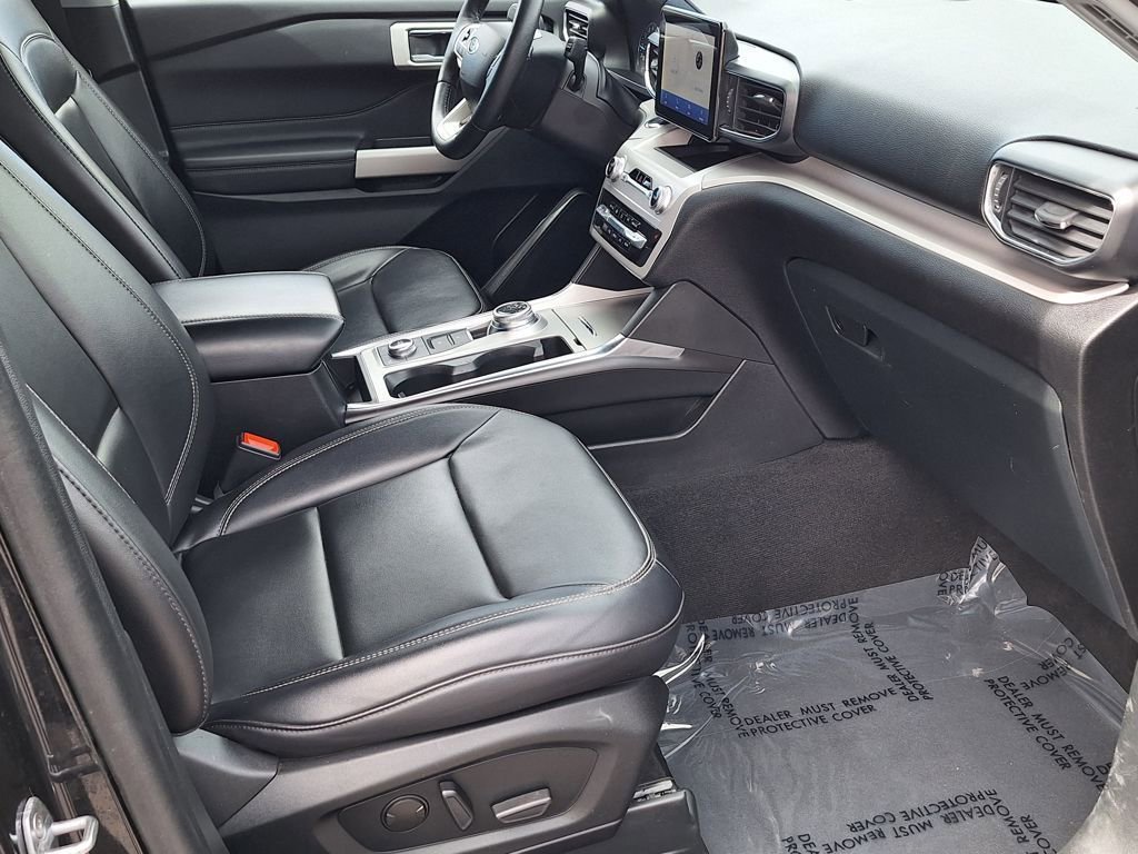 Used 2024 Ford Explorer XLT w/ Equipment Group 202A image 29