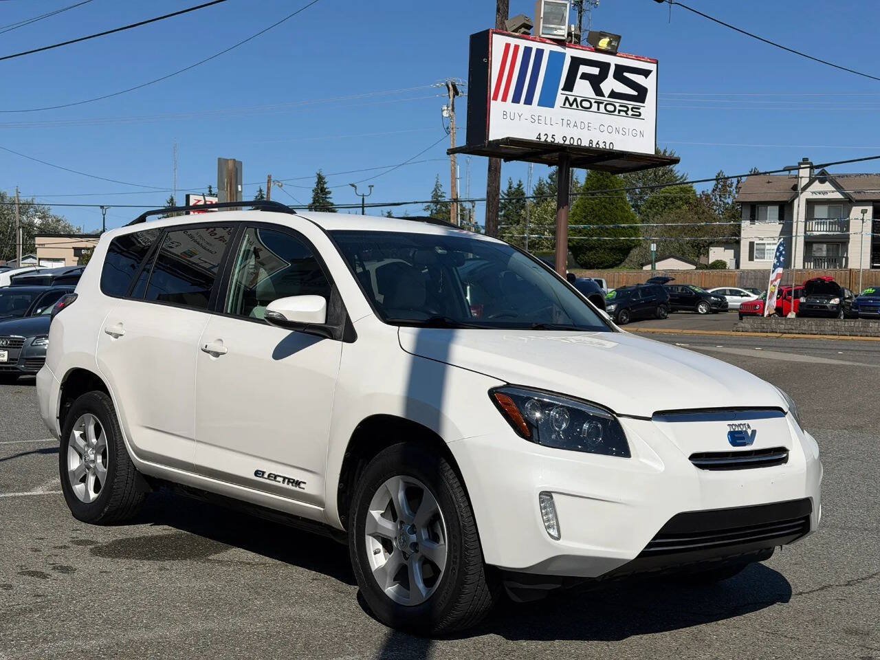 Used 2014 Toyota RAV4 EV FWD image 8