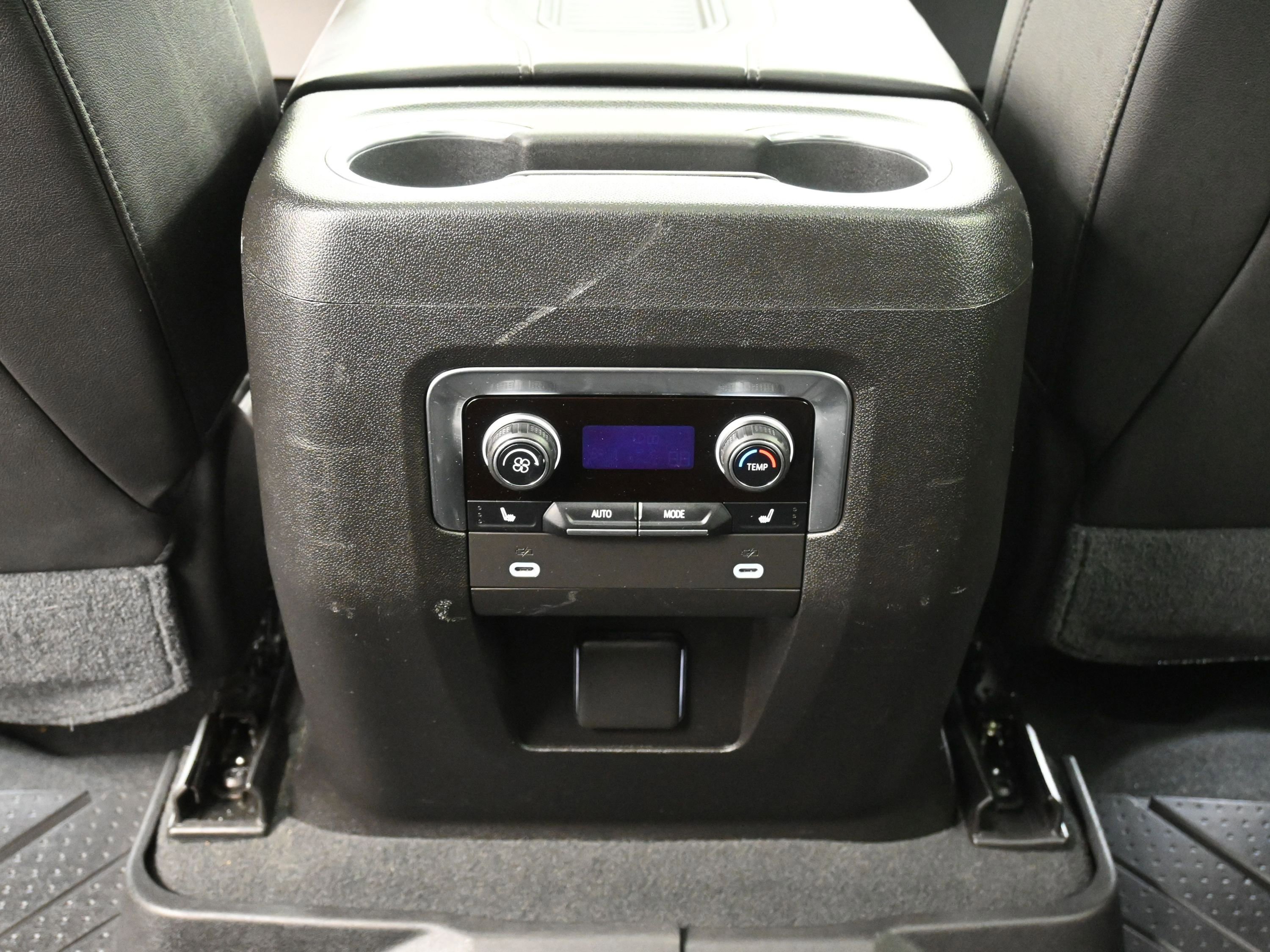 Used 2021 Chevrolet Suburban LT w/ LT Signature Package image 29